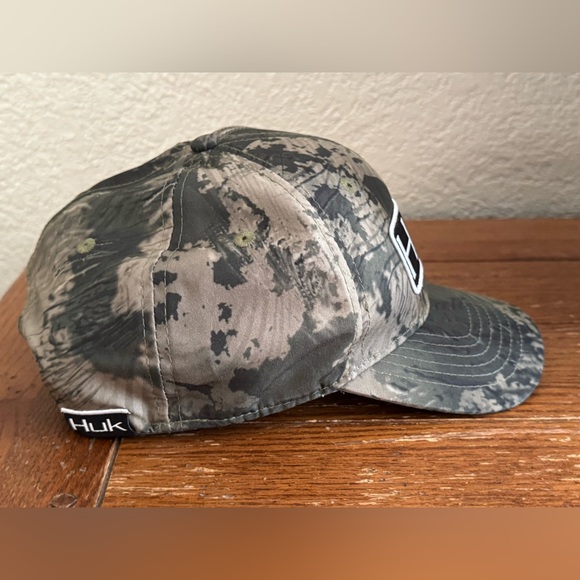 HUK Women’s SnapBack Trucker Hat Volcanic Ash One Size Hunting Fishing Outdoors - Picture 2 of 9